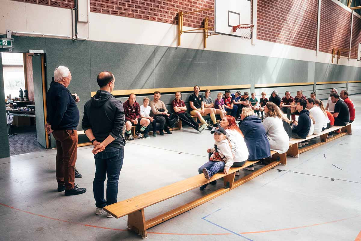 Abbildung zeigt: Geschäftsführer der DFB-Stiftungen zu Besuch bei den Ibbenbürener Kickers