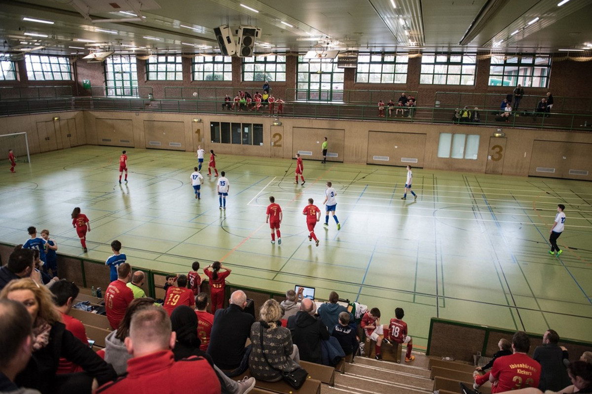 pannende Spiele in beiden Hallen der Kreissporthalle