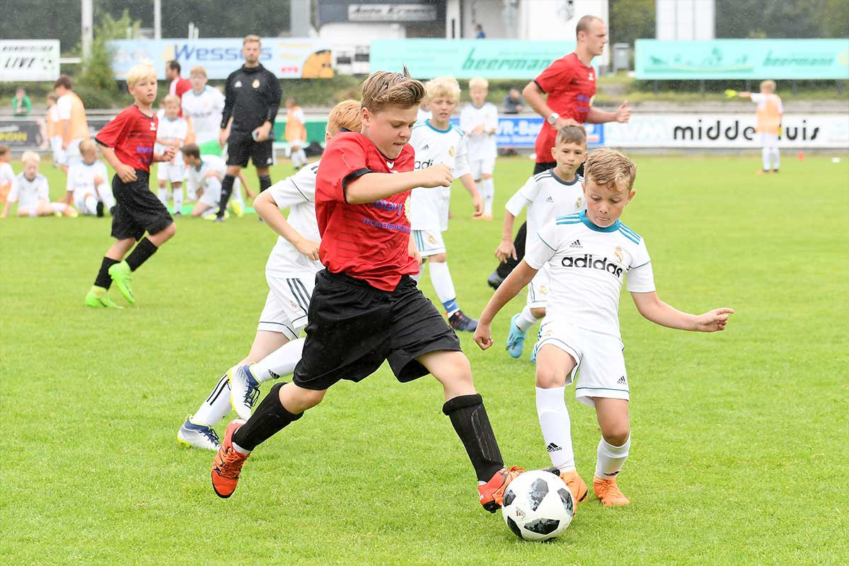 Ibbenbürener Kickers im Mini-Turnier gegen Real Madrid Fußballschule