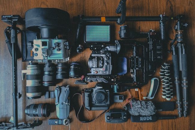 16 acessórios de câmera indispensáveis ​​para fotógrafos de viagem