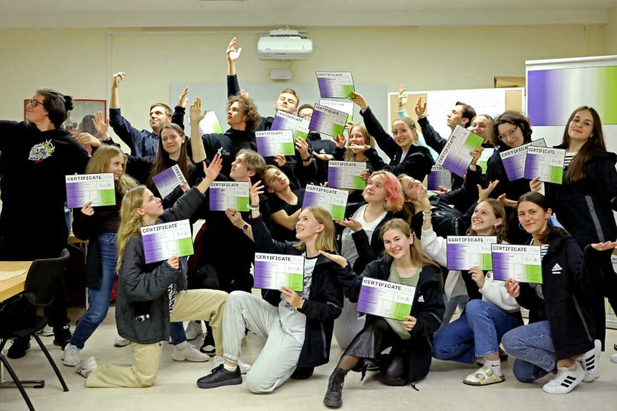 Junge Menschen aus der Ukraine und Deutschland bei der Inter Exchange Academy in Berlin.