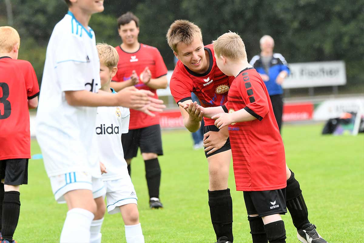 Engagement der Ibbenbürener Kickers: Spieler und Team auf dem Rasen