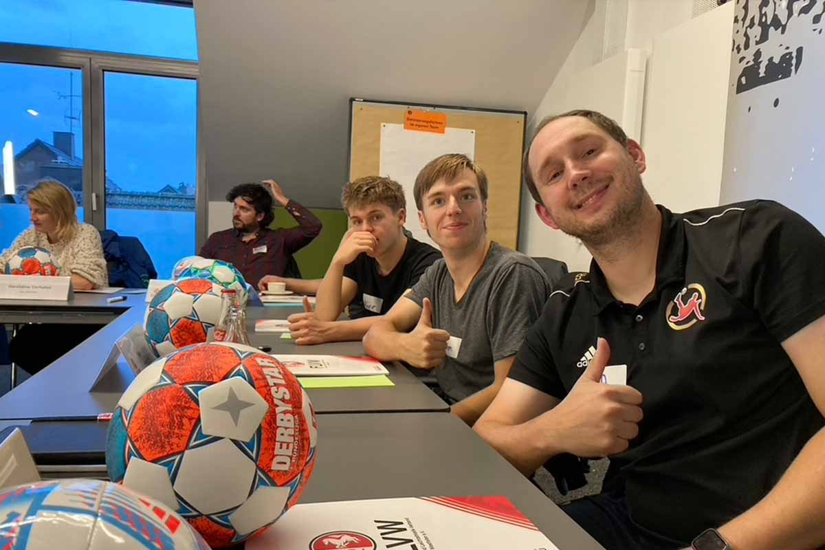 Jan, Timm und Nico trafen auf viele bekannte Gesichter bei der FLVW Fortbildung für Inklusionsfußball