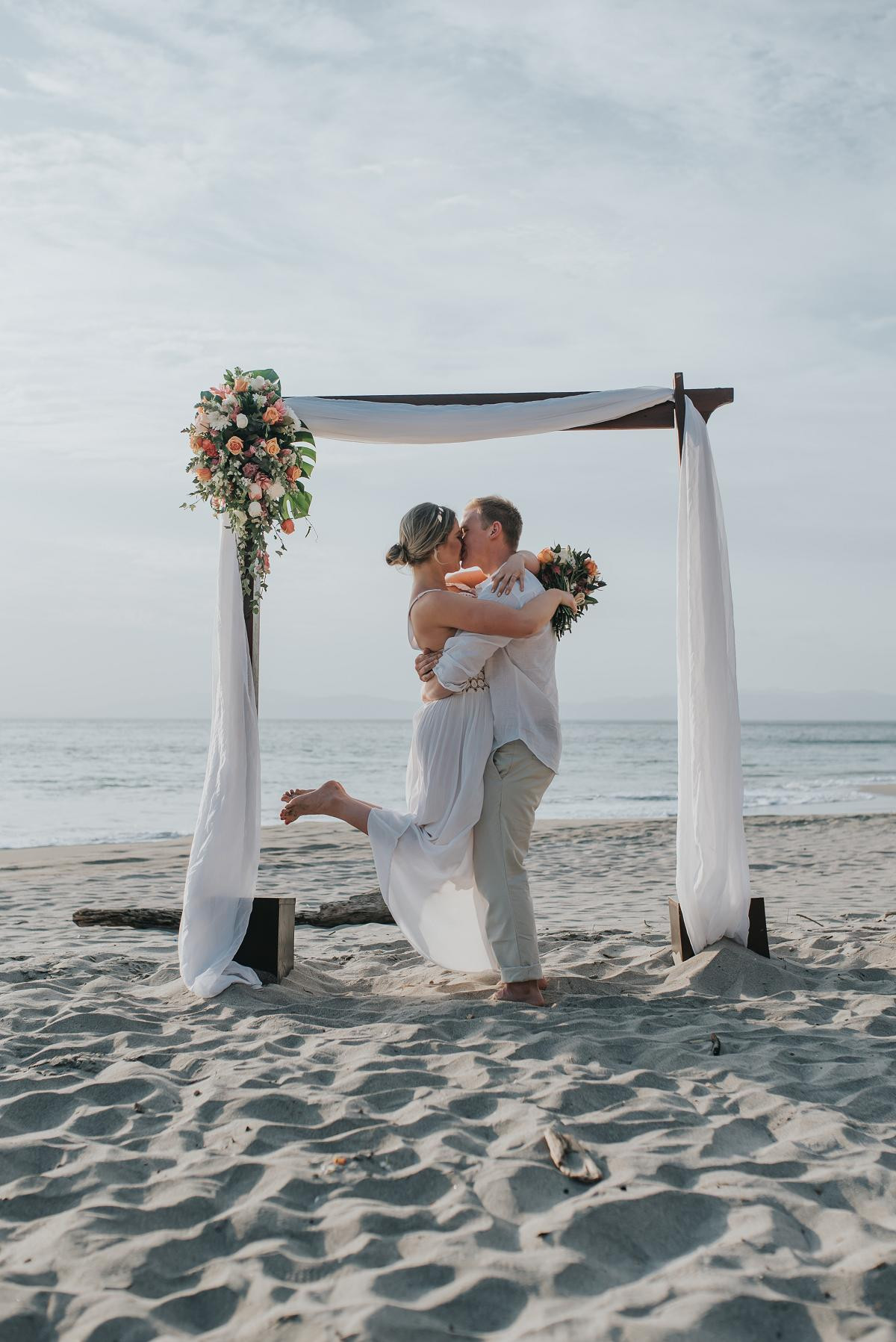 beach wedding ceremony costa rica