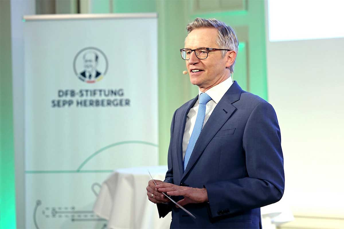 Glückliche Gewinner bei der Sepp-Herberger-Urkundenverleihung 2021
