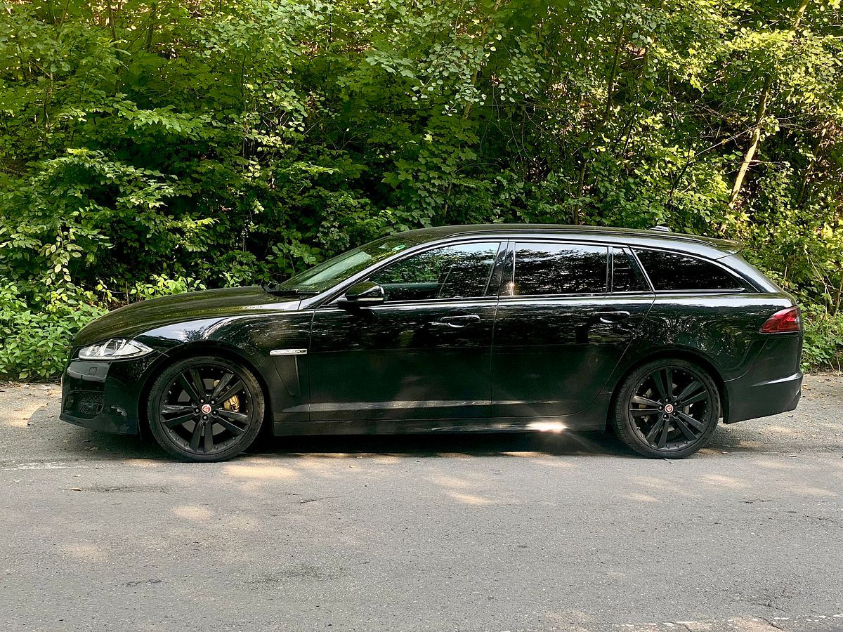 Jaguar Sportbrake Black Edition