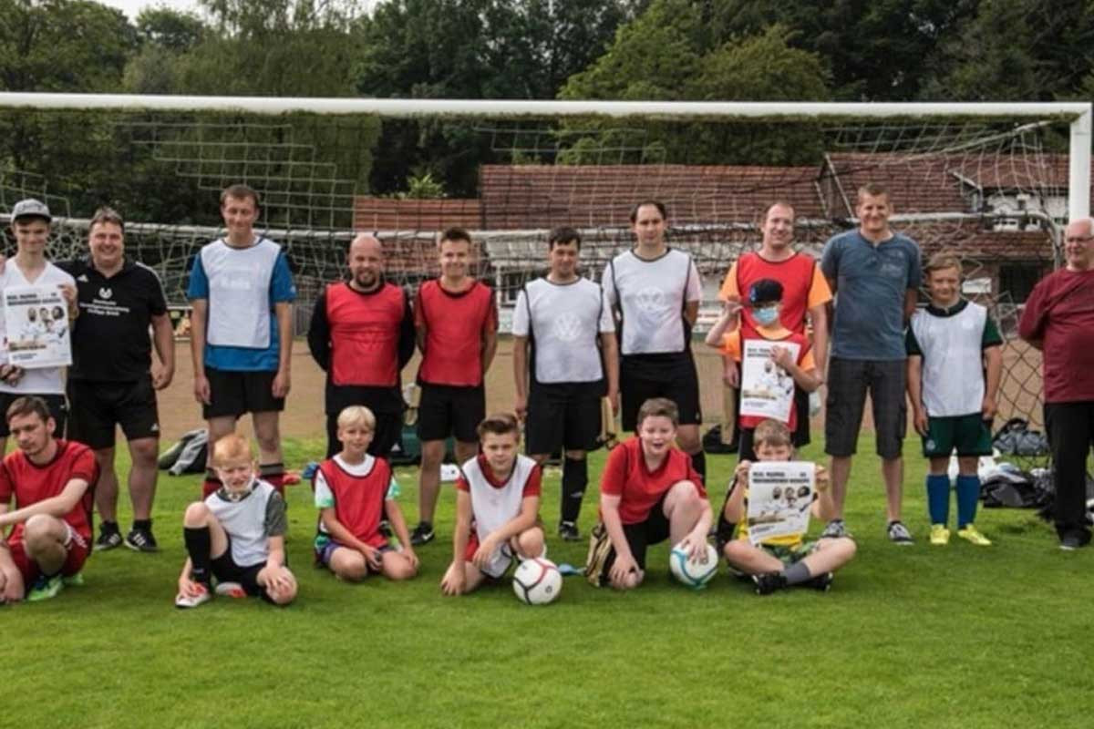 Begeisterte Fußballspieler auf dem Platz