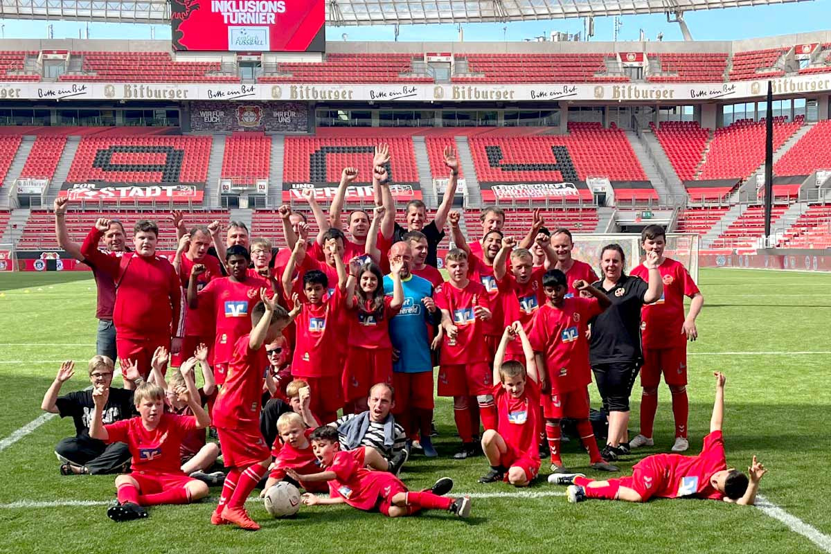 Gemeinschaft und Freude beim Turnier in der BayArena