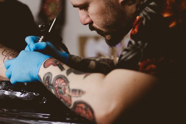 Sådan opretter du en tatoveringslærlingeportefølje (med eksempler)