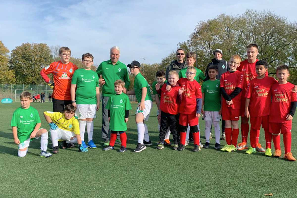 Inklusionsfußballteams spielen bei den FußballFreunde-Cups in Bremen und Berlin.