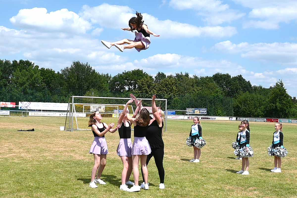 Cheerleader-Kids des TSC Ibbenbüren während ihres spektakulären Auftritts.