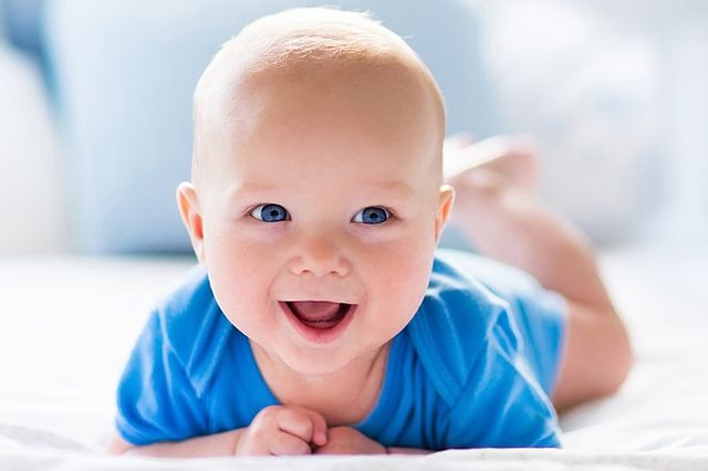 Neugeborenenfotografie – Vollständiger Leitfaden mit Beispielen