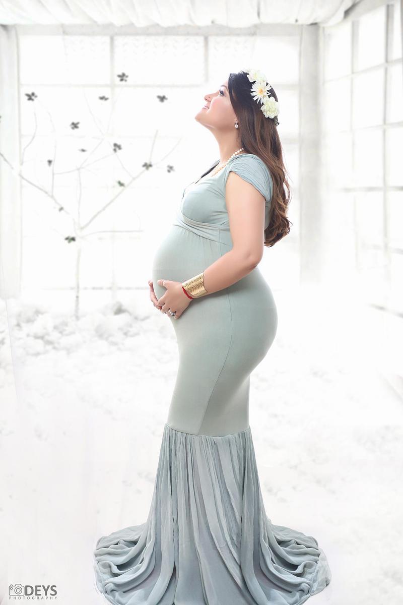Maternity Photoshoot Gowns on Rent