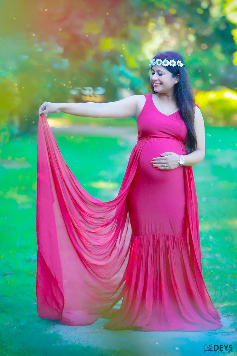 DP001 - Red Wine Body Fit Maternity Gown