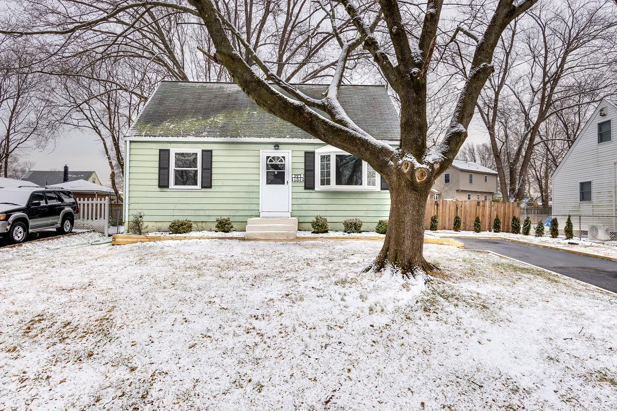 North Brunswick real estate photography in winter with snow. Front of the house.