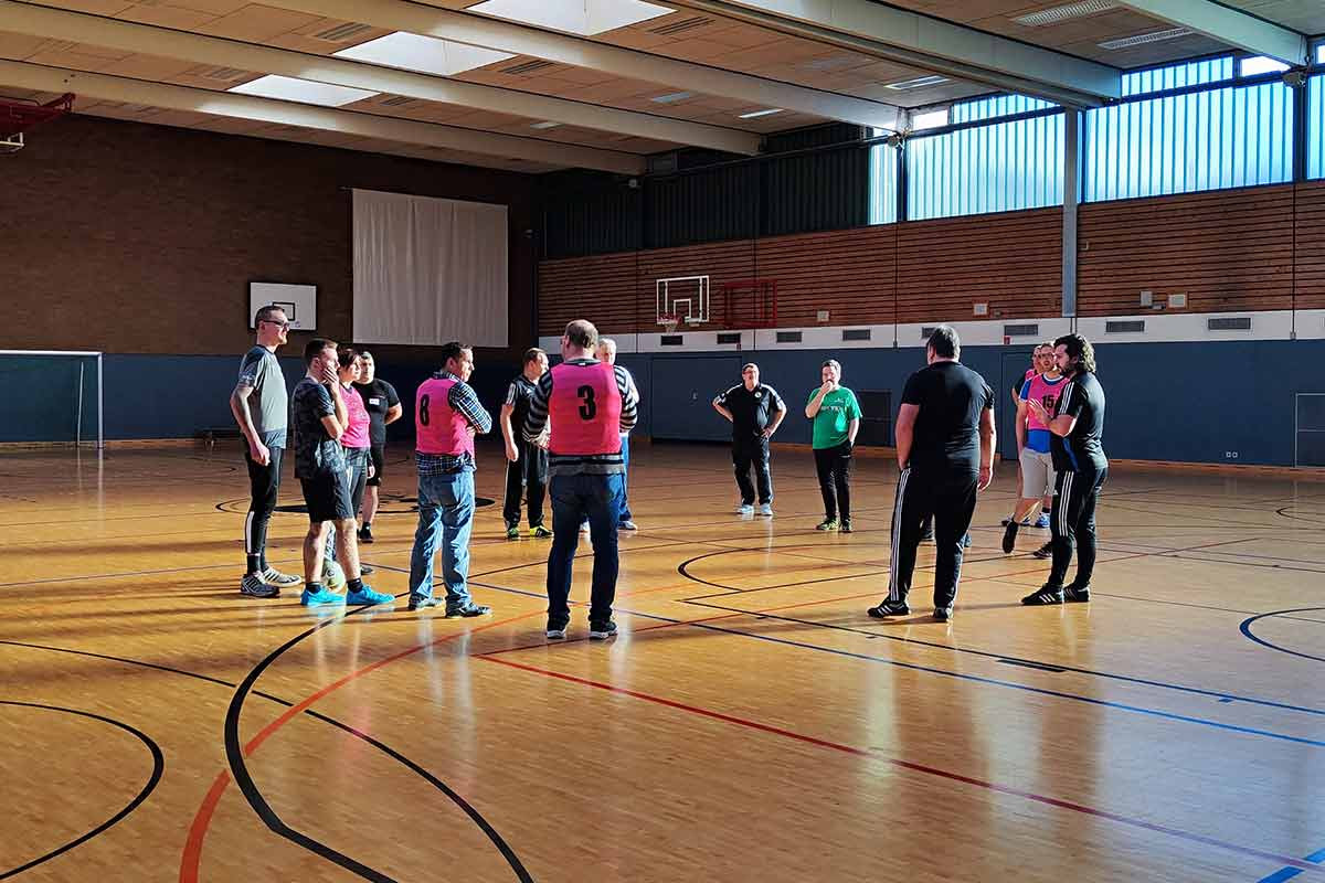 In der Sporthalle tauschten sich alle Trainer aus