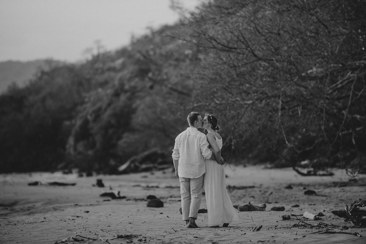 elope in costa rica photographer