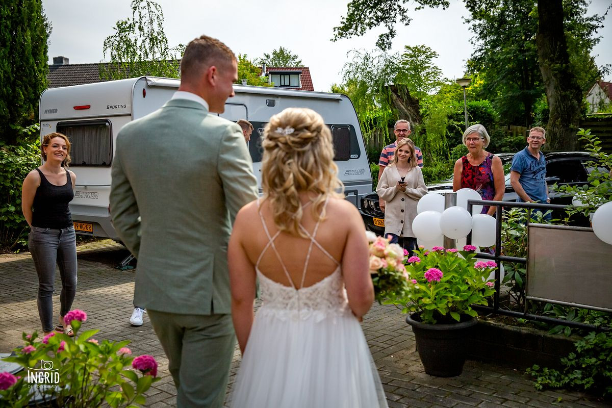 first look met familie op bruiloft