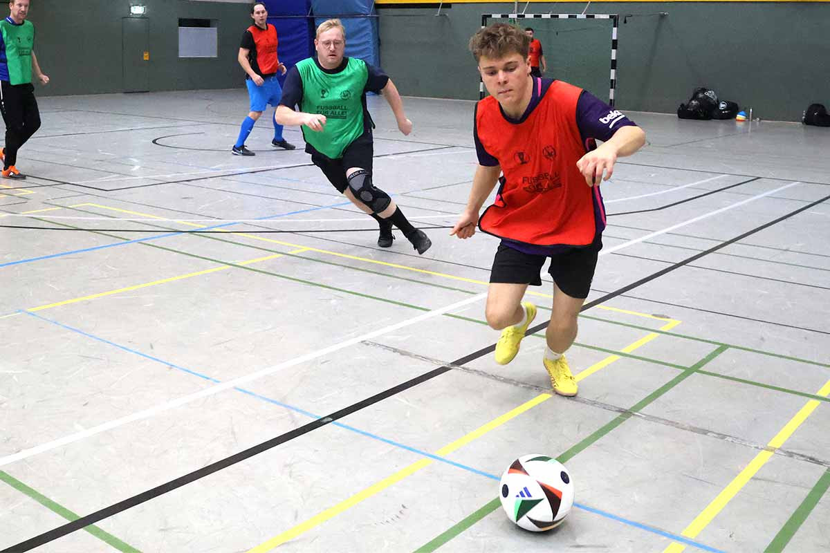 Fußballspiel während der Weihnachtsfeier