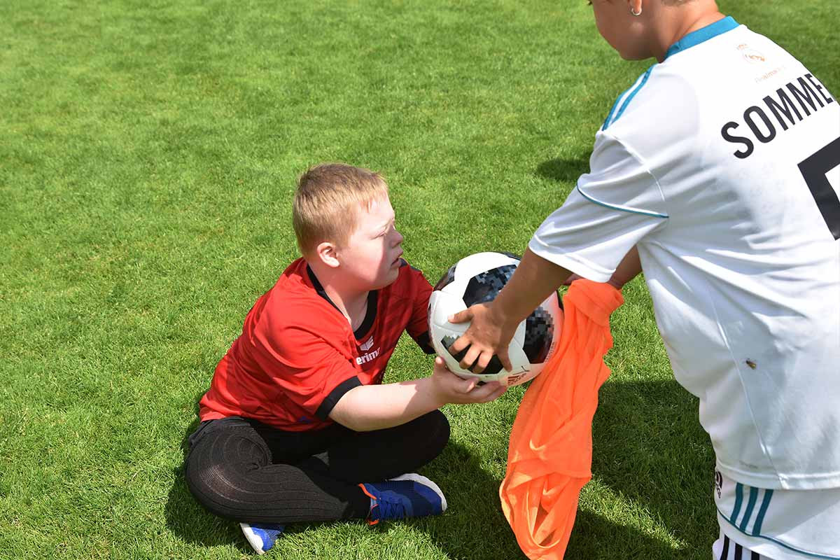 Adidas Ball von der Real Madrid Fußballschule